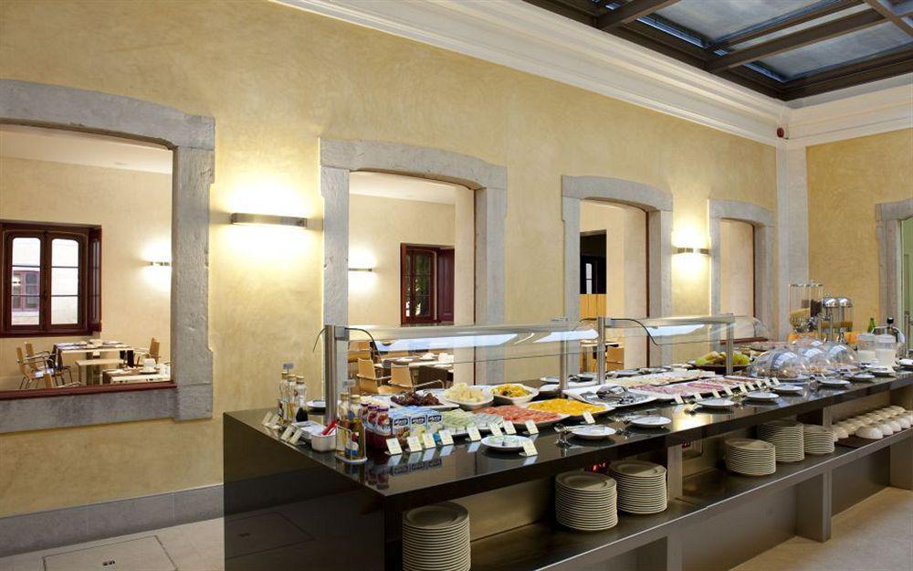 Pousada Palacio De Estoi - Small Luxury Hotels Of The World Exterior photo A buffet at a hotel